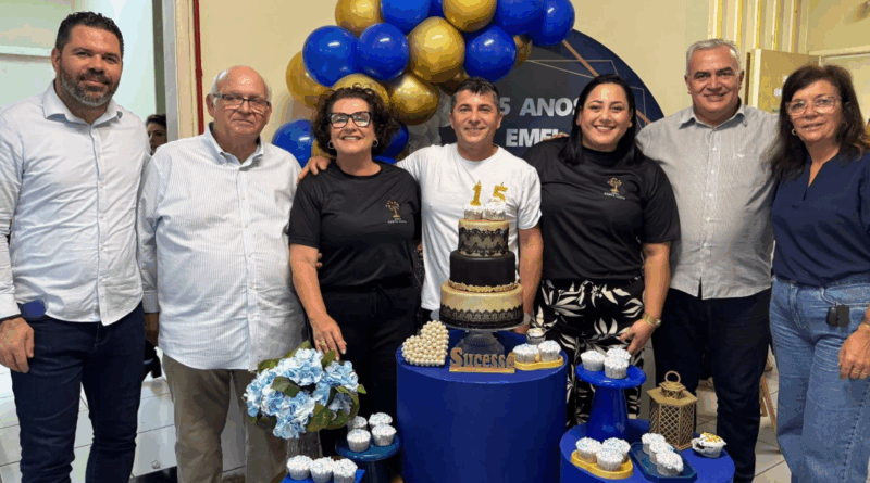 Autoridades e direção da instituição de ensino celebraram aniversário do colégio de Santa Luzia.