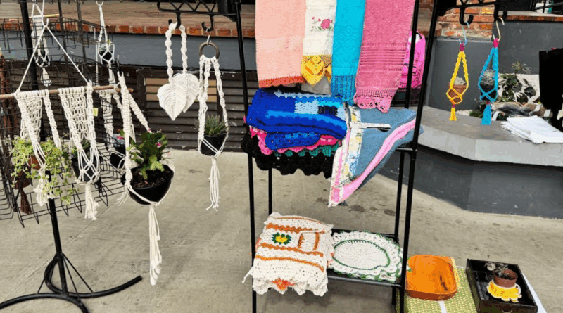 Feira seguirá com bancas montadas até o final da tarde de sábado (10).