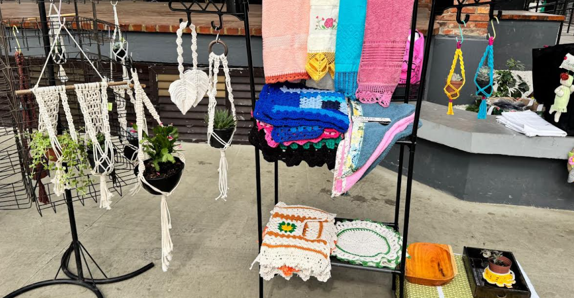 Largo dos Estudantes recebe Feira de Artesanato