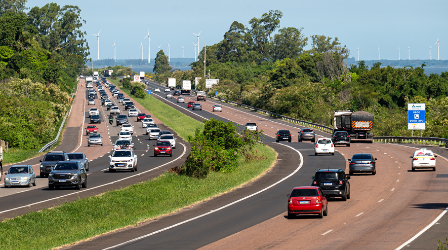 Mais de 200 mil veículos devem vir ao Litoral durante o feriadão