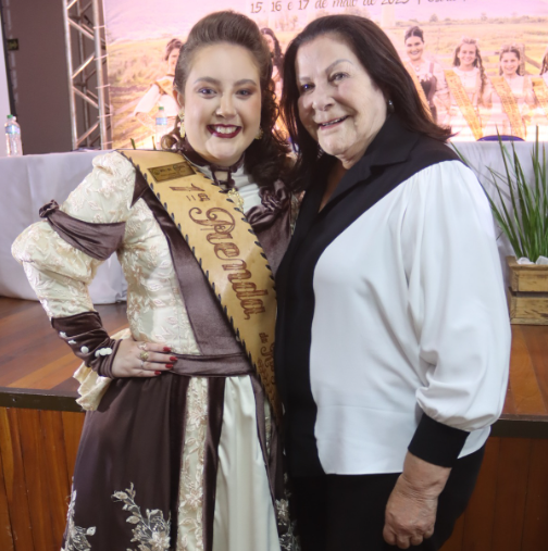 Isabella e Lizette foram as únicas a ganhar o prêmio de Prenda do RS representando o município de Osório.