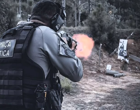 Policiais puderam simular situações de confronto em ambiente urbano.