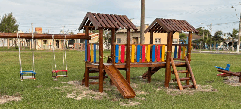 Novos playgrounds foram instalados por meio de contrapartida da instalação de condomínio na cidade.