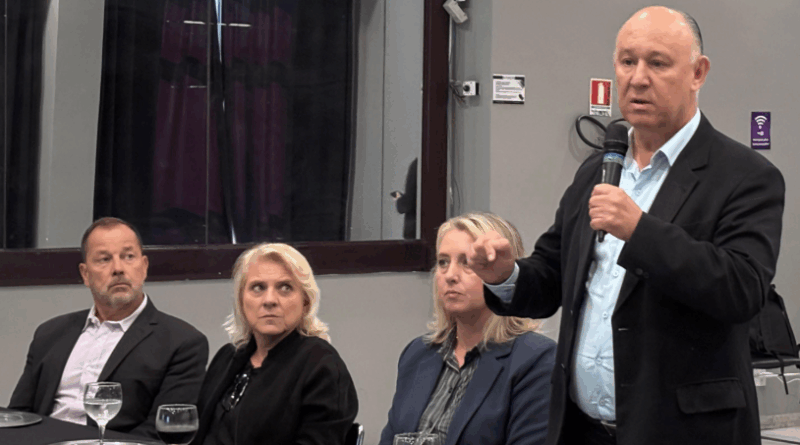 No encontro, o deputado Pepe Vargas anunciou que levará debates sobre crescimento sustentável para todas as regiões do estado, no segundo semestre