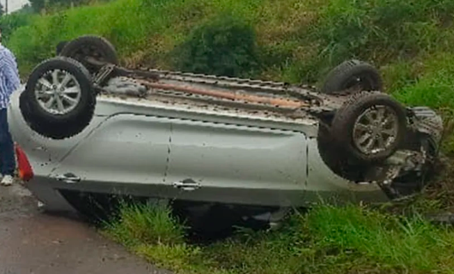 Veículo teria capotado em trecho na ERS-389, em Torres, após motorista perder o controle da direção.