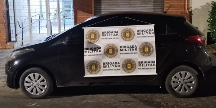 Automóvel foi abordado durante ação em Santo Antônio da Patrulha.