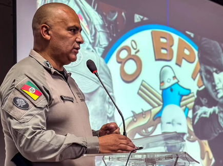 8º BPM entrega Comendas e Diplomas a PMs e agentes de Segurança