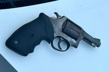 Abordagem policial termina com criminoso morto
