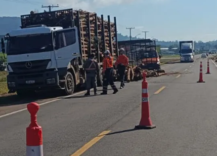 Acidente causa congestionamento na ERS-474