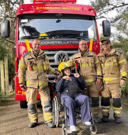 Bombeiros participam de aniversário de aluno da Apae