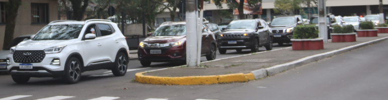Manifestação no Centro do município contou com a participação da Brigada Militar.