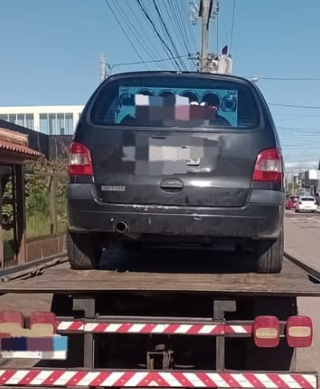 Dois veículos são apreendidos pela BM