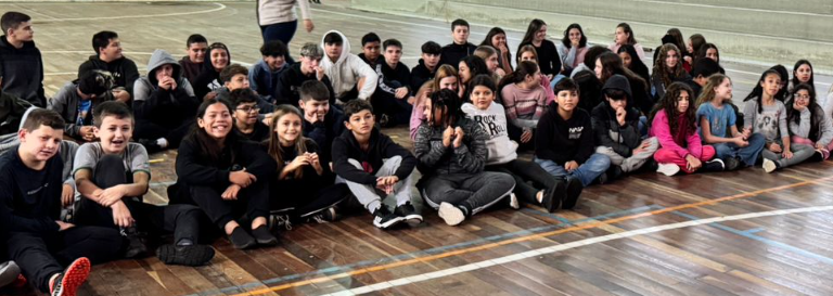 Alunos da Escola Osvaldo Amaral foram os primeiros a participarem das atividades.