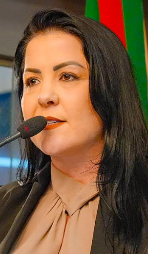 Adriane Oliveira, presidente da Famurs.