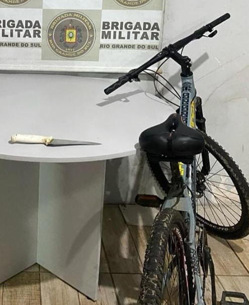 Homem é preso após assaltar pedestre