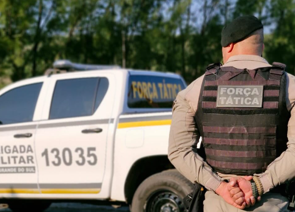 Homem é preso após assaltar residência