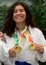 Lya ganhou dois ouros nas categorias Sub-21 Médio e Sub-18 Meio-Pesado.