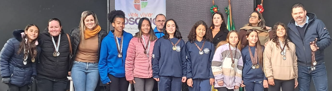 Prof. Milton Pacheco foi o 3º colocado no Handebol Infantil Feminino dos Jogos Escolares de Osório.