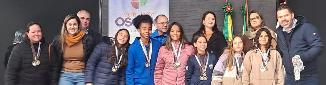 Prof. Milton Pacheco foi vice-campeão no Basquete Infantil Feminino dos Jogos Escolares de Osório.