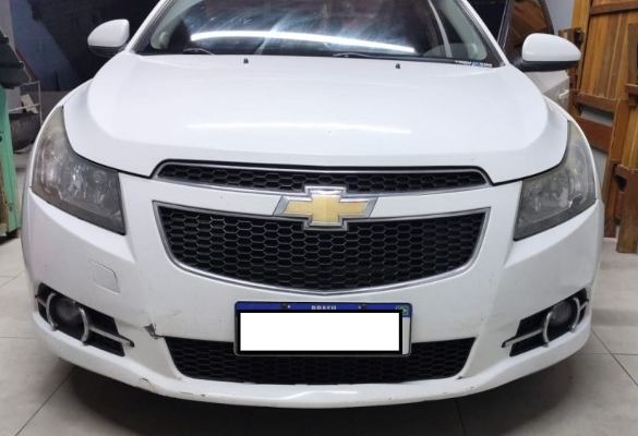 Durante ações, policiais apreenderam armas, munições e um automóvel.