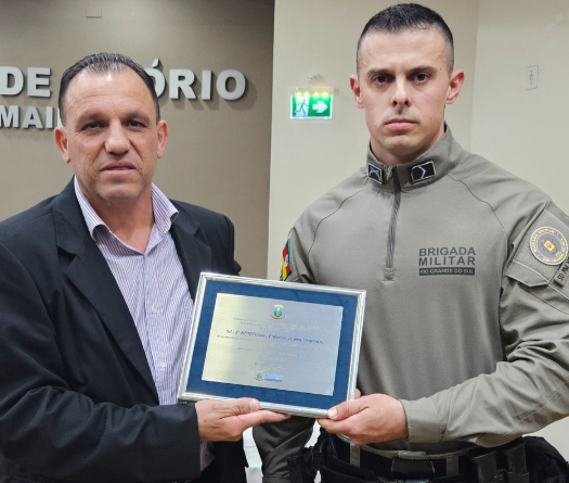Vereador Mirim ao lado do Sd Fabricio.