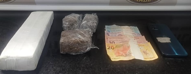 Dois homens são presos e adolescente é apreendido por tráfico de drogas