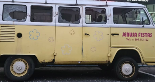 Veículo é danificado no Centro da cidade
