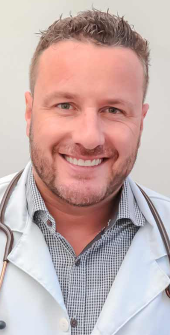 Médico possuía uma Clínica Geral aonde trabalhava com o irmão.