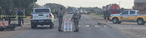 Acidente de trânsito envolvendo moto, carro e caminhão acabou causando bloqueio em trecho da Interpraias.