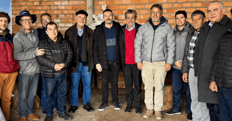 Agricultores recebem sementes