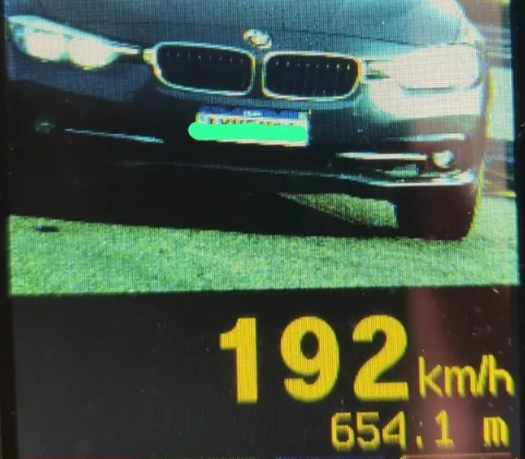Automóvel é registrado trafegando a mais de 190km/h na Estrada do Mar