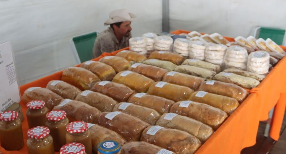 Produtos produzidos pelos agricultores locais são uma das atrações da Festa.