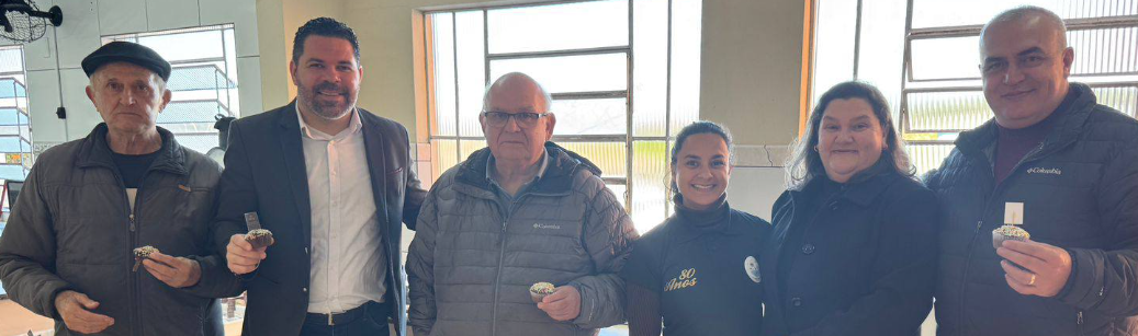 Autoridades estiveram presentes durante a comemoração dos 80 anos da Escola localizada no Palmital.