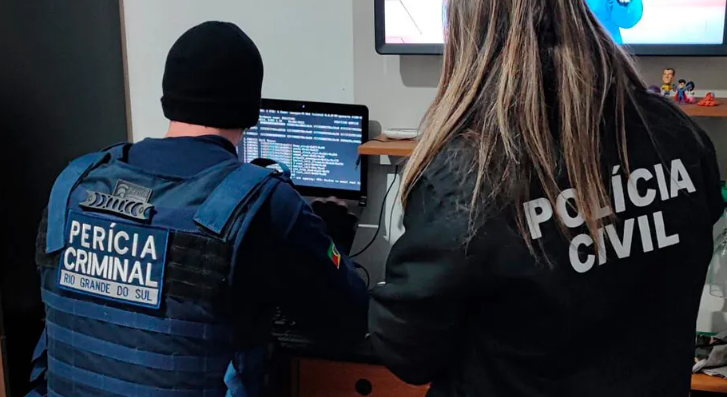 Homem é preso com conteúdo de pornografia infantil