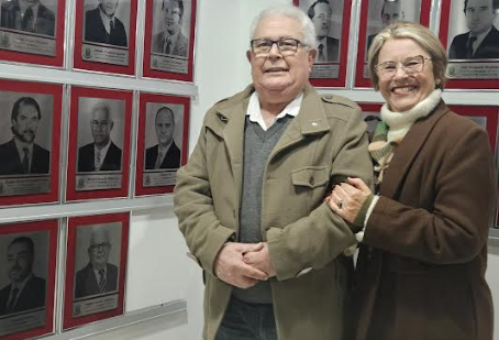 Vereador Miguel Calderon ao lado da esposa Carmem.