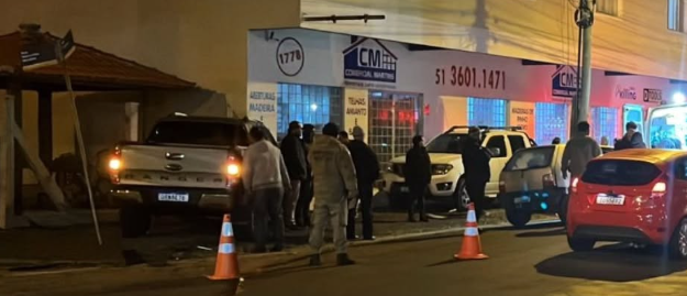 Colisão entre veículos ocorreu no cruzamento das Ruas Farrapos e Major João Marques, no bairro Sul Brasileiro.