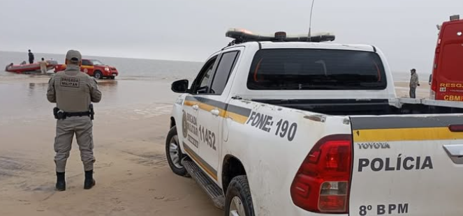 Pescador é resgatado na Lagoa dos Patos