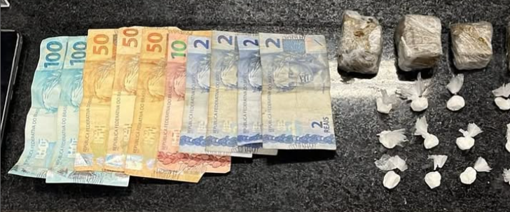 Homem foi preso em Capão com dinheiro, celular e 20 porções de drogas.