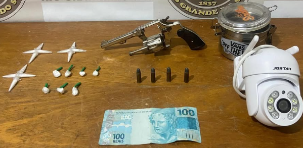 Cinco pessoas são presas e um adolescente é apreendido por tráfico no Litoral