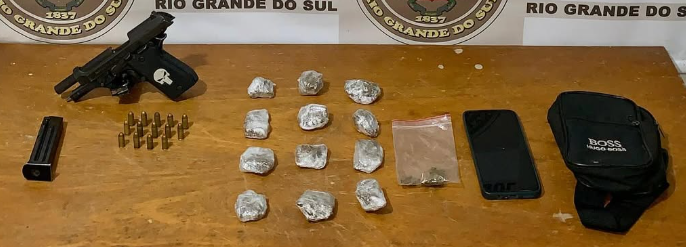 Menor foi apreendido em Cidreira com objetos, arma, munições e entorpecentes.