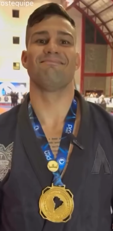 Ramon Rost ganhou duas medalhas de ouro na categoria Master 2 Super-Pesado.