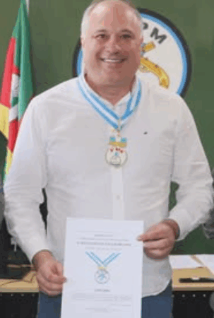 Luciano Silveira recebe Comenda do 8º BPM