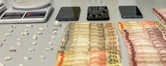 Ação em Atlântida Sul (Osório) apreendeu dinheiro, objetos e porções de drogas.