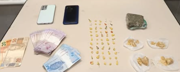 Homem foi preso em Capão com dinheiro, celulares e dezenas de porções de crack.