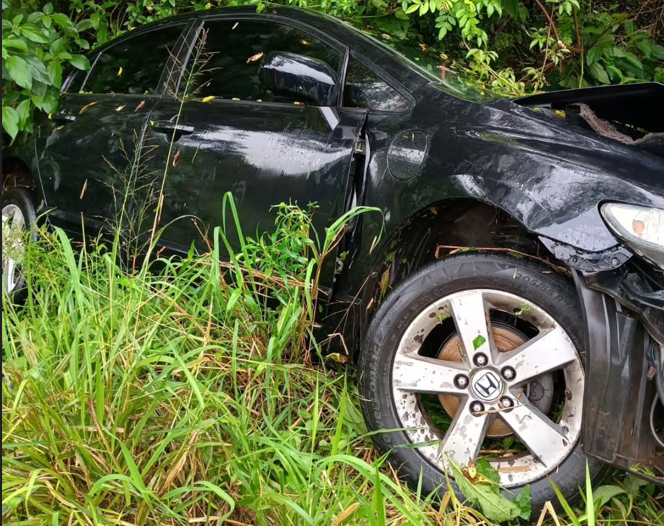 Veículo acabou caindo em barranco após sair da pista em trecho da ERS-030.