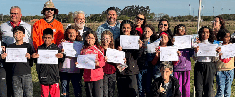 Alunos de Osório recebem certificados de Projeto de Aeromodelismo