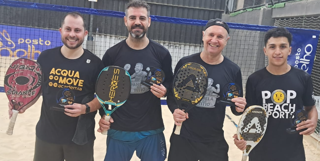 Campeões da Masculina B Titio e Santini ao lado dos vice-campeões Dudu (esquerda) e Rafa de Palmares.