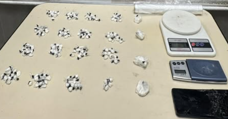 PMs apreenderam objetos e 158 porções de cocaína durante ação em Capão da Canoa.