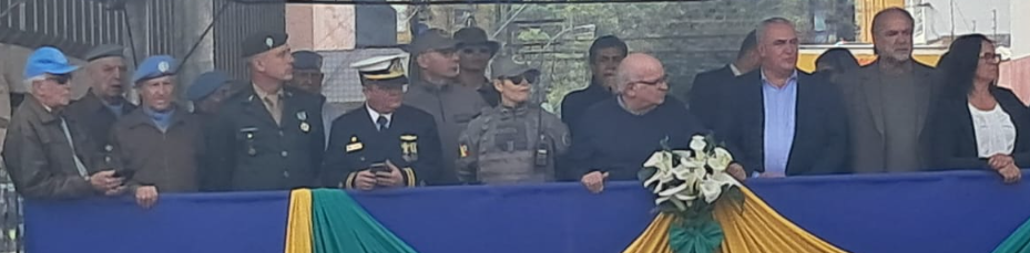 Desfile Cívico reúne centenas de pessoas
