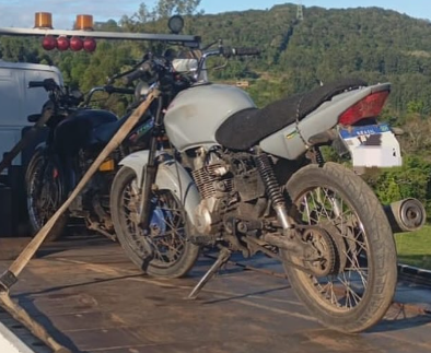 Ação na cidade de Santo Antônio da Patrulha aprendeu duas motocicletas.